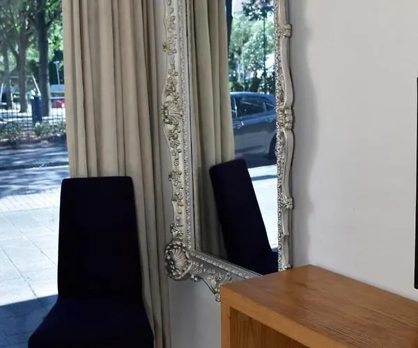 010 Center Aparthotel 3*