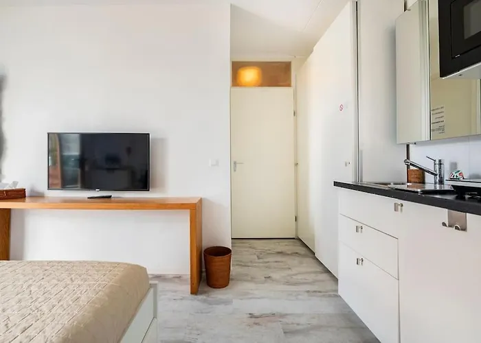 010 Center Aparthotel 3*